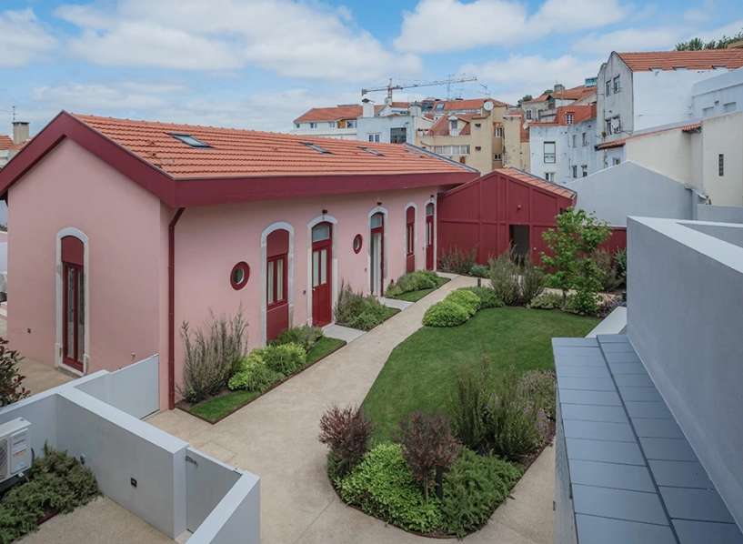 Exterior Courtyard & Garden Area
